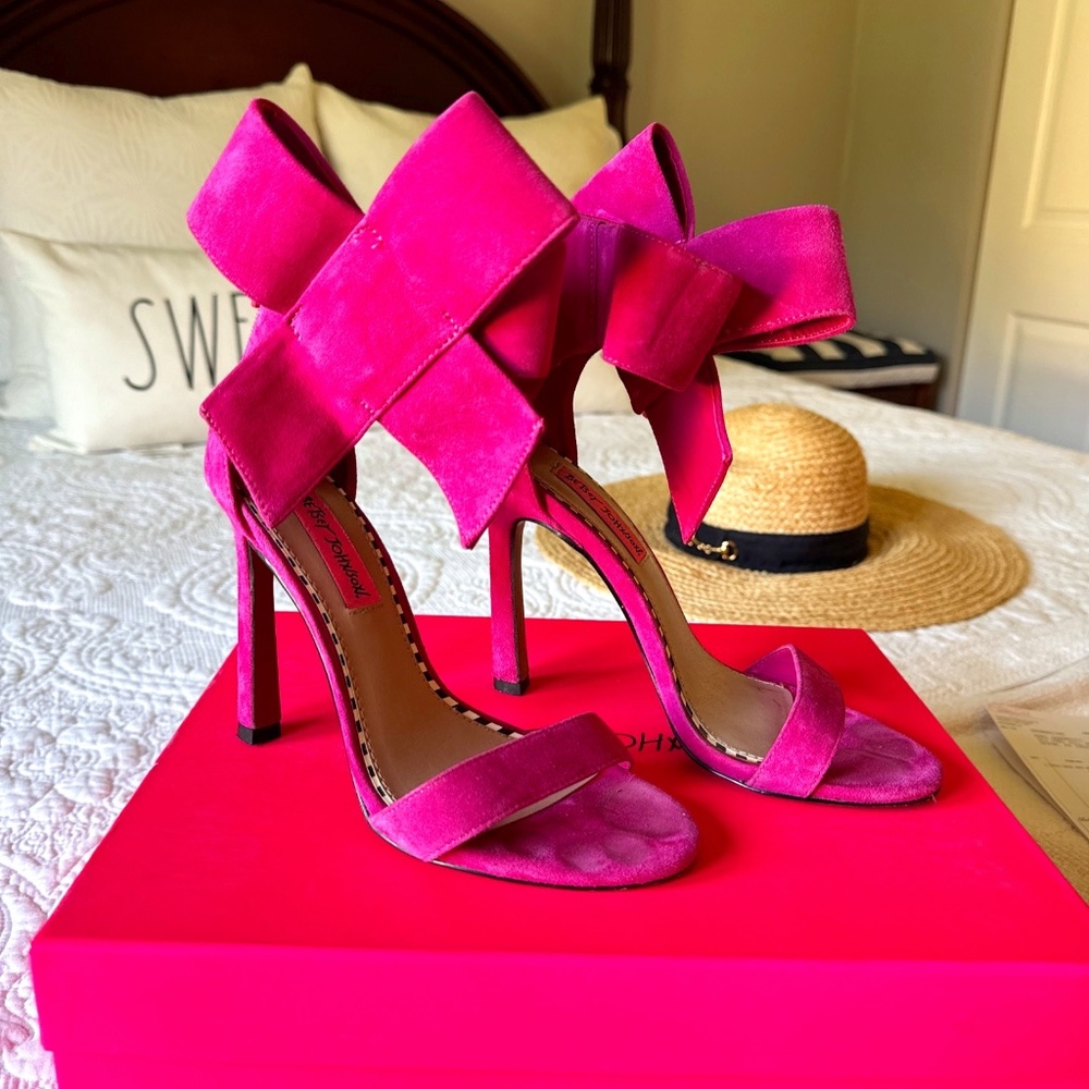 Betsey Johnson Friskyy Hot Pink Fuchsia Suede Side Bow High Heel Sandals Size 6